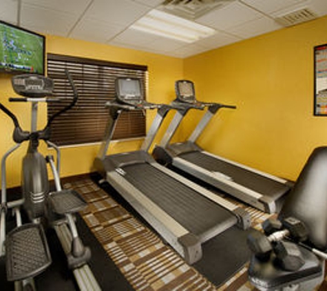 Holiday Inn Express & Suites Manassas - Manassas, VA