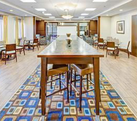 Hampton Inn & Suites Cleveland-Airport/Middleburg Heights - Middleburg Heights, OH