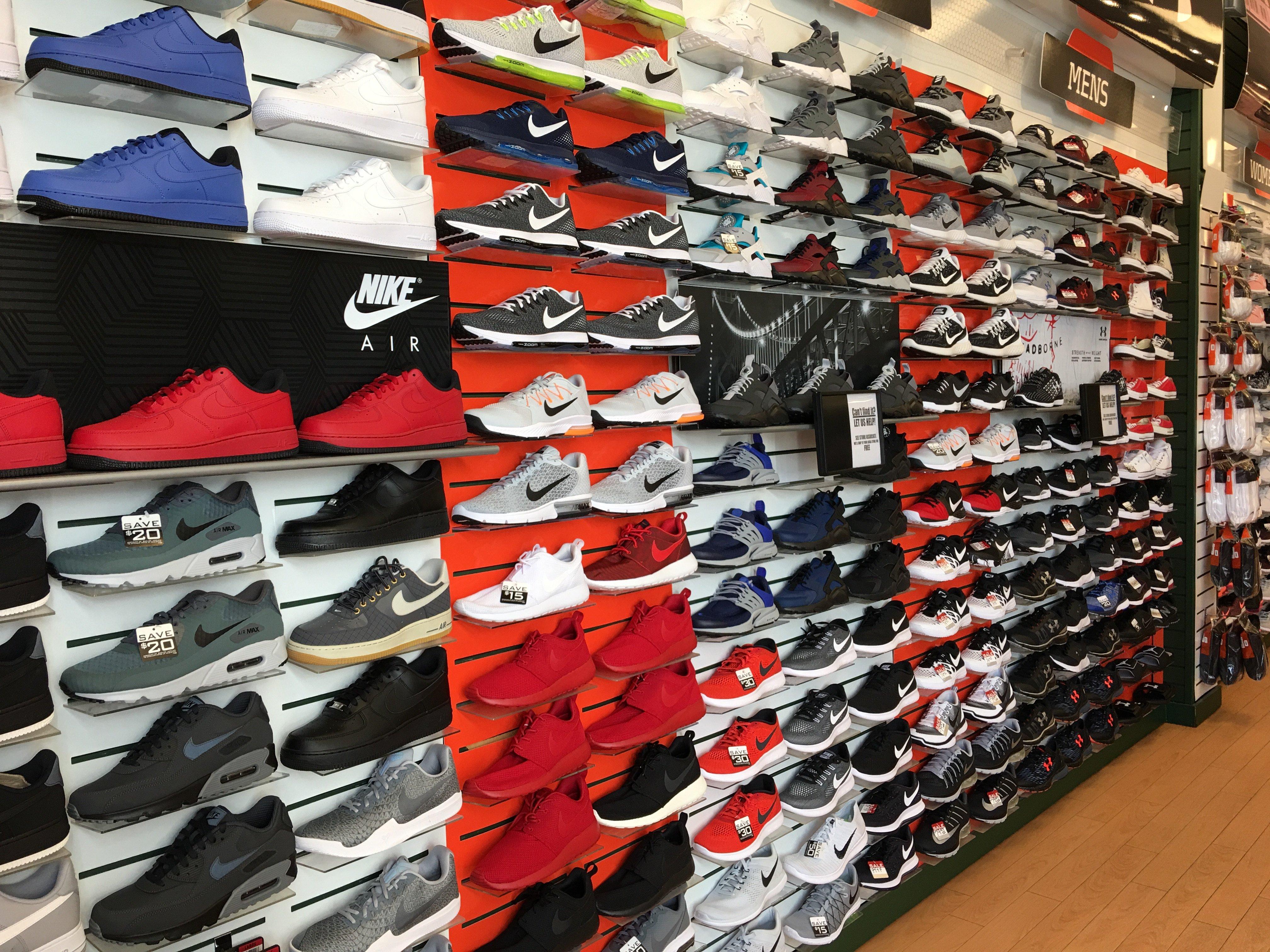 Hibbett sports clearance footwear