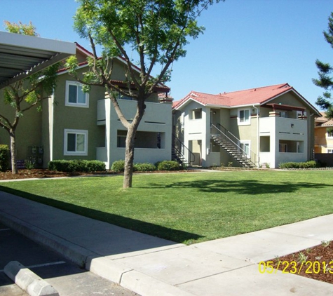 Villa Robles Apartments - Porterville, CA