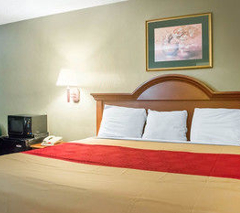 Econo Lodge - Newton Falls, OH