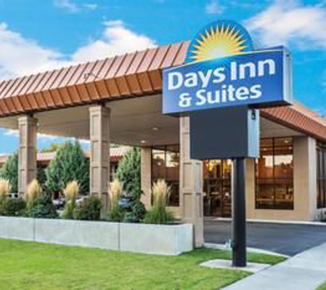 Days Inn & Suites by Wyndham Logan - Logan, UT