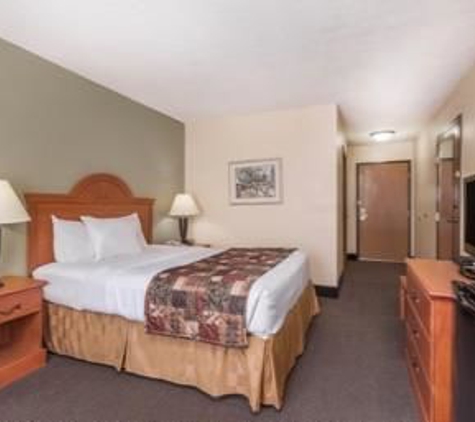 Baymont Inn & Suites - Lagrange, GA