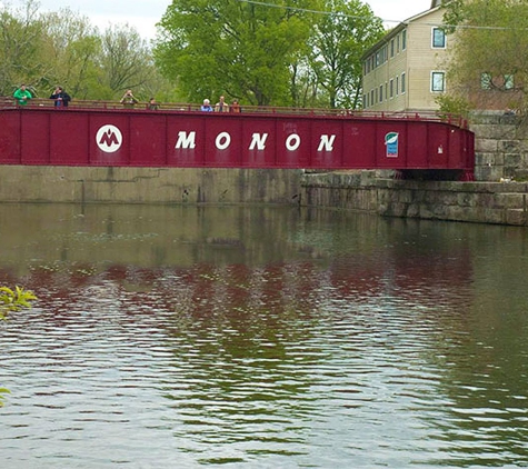 Monon Court, Managed by Buckingham Monon Living - Indianapolis, IN