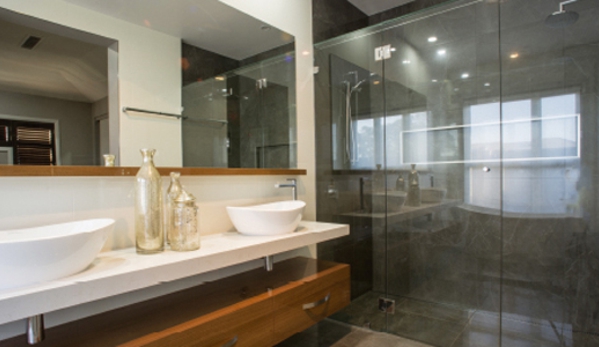Bradnam's Windows & Doors - Bungalow, QLD. 3-Panel Frameless Shower Screen