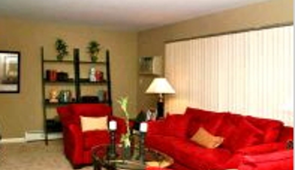 Apple Ridge Apartments - Livonia, MI