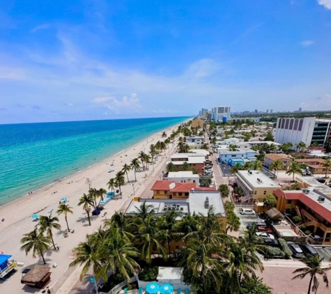 VILLA SINCLAIR Beach Suites and SPA - Hollywood, FL. Villa-Sinclair.com Beach Suites & Spa 
317 Polk Street Hollywood Beach Florida 33019 1-954-450-0000
 #villasinclair #hollywoodfl #bestplacetostay