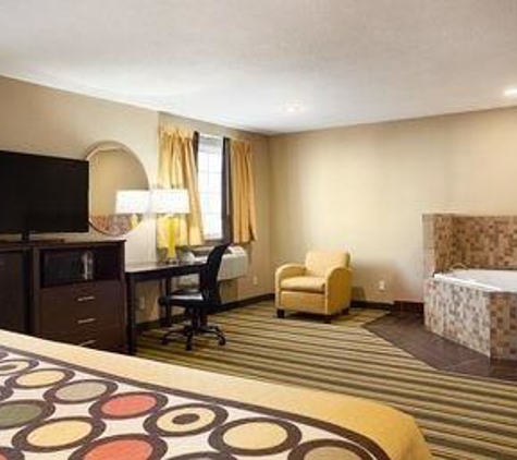 Super 8 by Wyndham Joplin - Joplin, MO