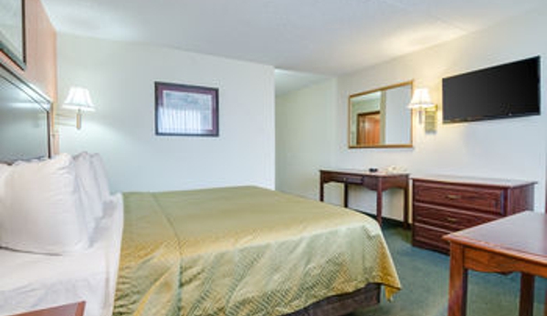 Econo Lodge - Salina, KS