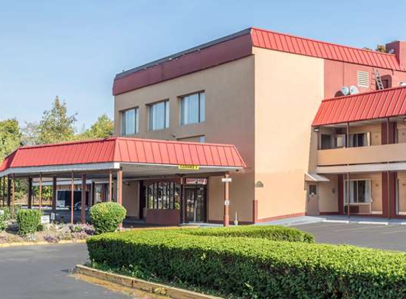 Econo Lodge - West Haven, CT