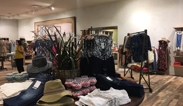 Anthropologie - Honolulu, HI