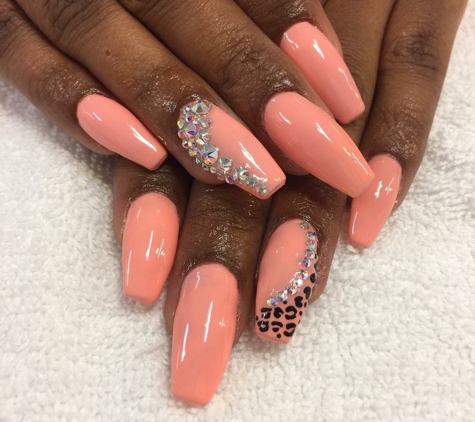 L V Nails & Spa - Mattoon, IL