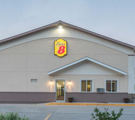 Super 8 by Wyndham Grand Forks - Grand Forks, ND