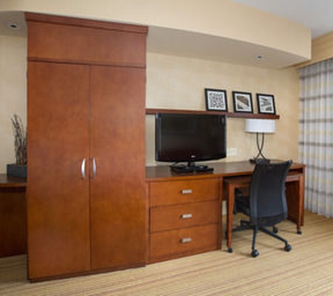 Courtyard by Marriott - Dorchester, MA