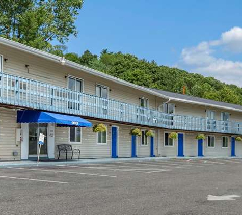 Econo Lodge - Lee, MA