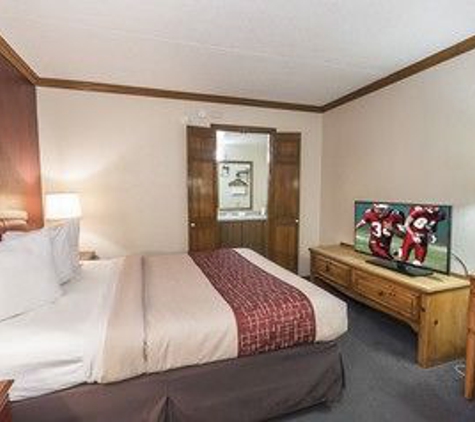 Red Roof Inn - Uhrichsville, OH