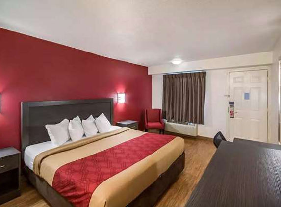 Super 8 By Wyndham Charleston WV - Charleston, WV