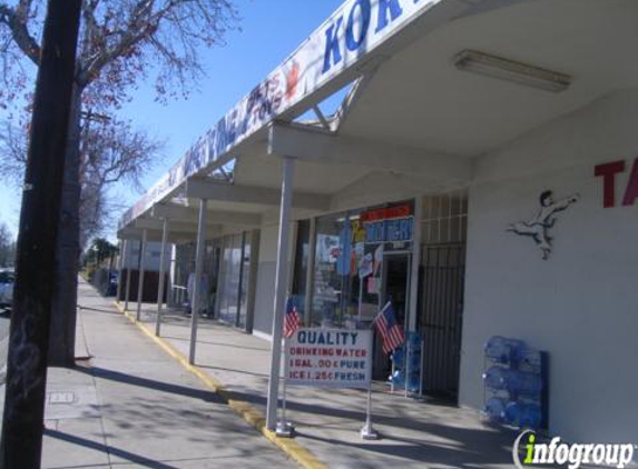 Water Zone Gift & Toys - North Hills, CA