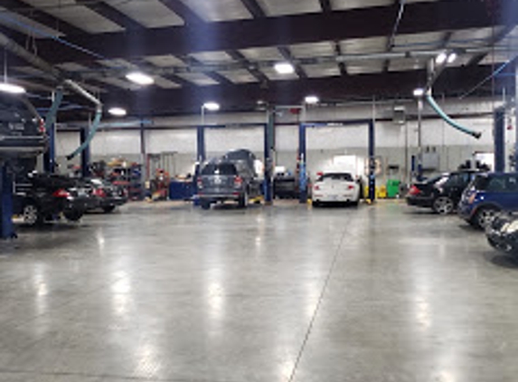 Turning Wrenches - Mercedes, Porsche, BMW, & Audi Mechanics - Louisville, KY