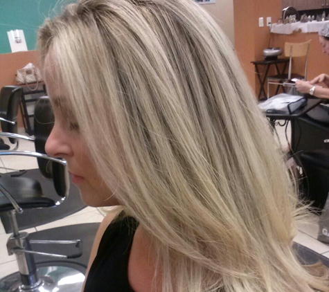 Alejandra Jim Hair Color Specialist - Pembroke Pines, FL