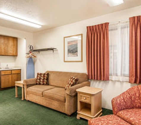 Econo Lodge - Ashland, OR