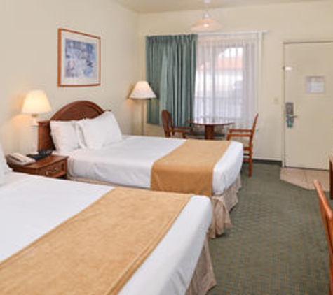 Edgewater Inn & Suites - Pismo Beach, CA