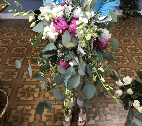 Dish GardenArT florist - Yadkinville, NC. Custom design bouquets