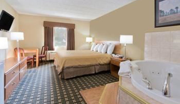 Days Inn by Wyndham Batavia Darien Lake Theme Park - Batavia, NY