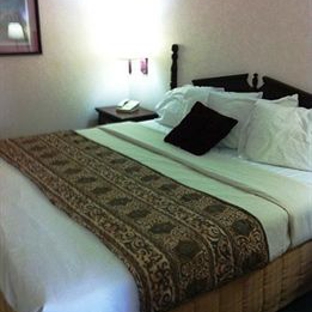 Americas Best Value Inn - Calera, AL