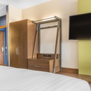 Holiday Inn Express & Suites Clarion by IHG - Hotels