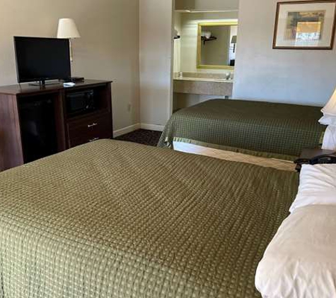 Days Inn & Suites by Wyndham Brewton - Brewton, AL