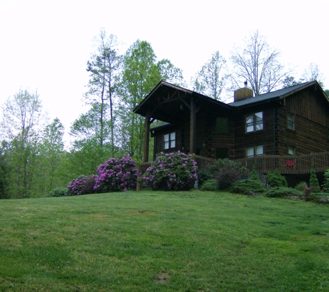 Croys Cabins & Hunting lodge and cabin & suite rentals - greeneville, TN. front of the main house