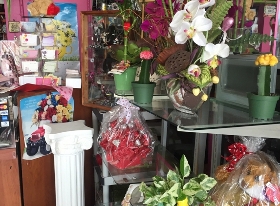 Brigitte's Flower Shop - Davie, FL