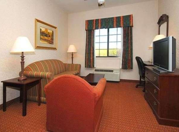 Quality Inn & Suites Near University - Waco, TX