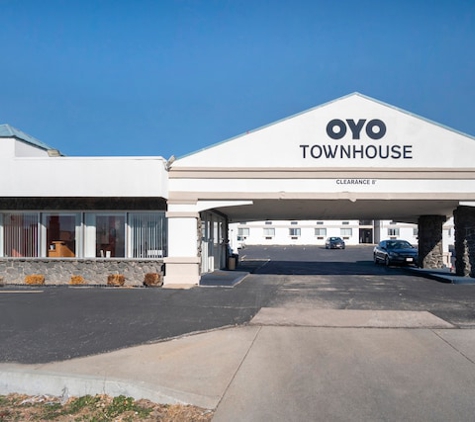 OYO Townhouse Dodge City KS - Dodge City, KS