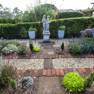 Andrew Nicholson Landscapes - Mowbray, TAS. Garden Styling