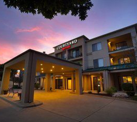 Courtyard by Marriott - Champaign, IL