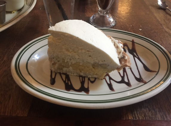 Ted's Bulletin - Reston, VA. Banana Cream Pie.  Gives Grandmas a Run for the Money