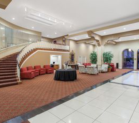 Ramada by Wyndham Fresno North - Fresno, CA