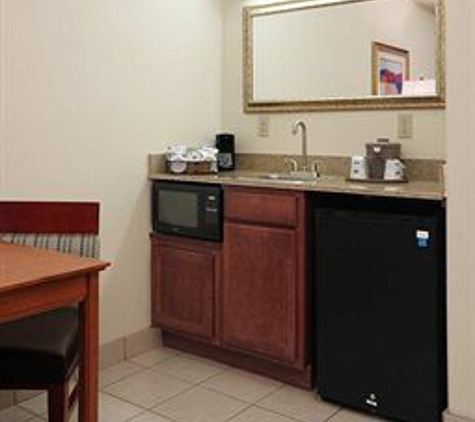 Hampton Inn & Suites Ontario - Ontario, CA