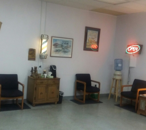 Bart's Barber Shop - Galesburg, IL. Comfortable Surroundings