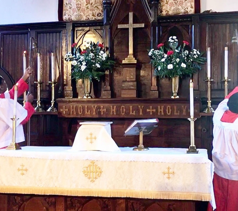 Saint Athanasius Episcopal Church - Brunswick, GA. Youth serve as Acolytes every Sunday.