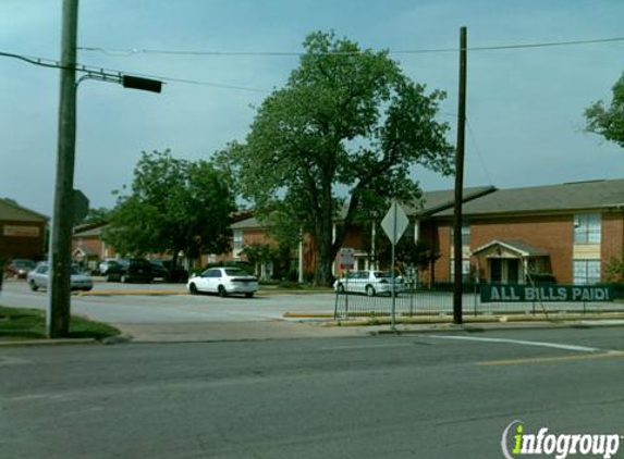 Wilshire Manor Apartments - Arlington, TX