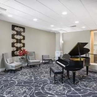 Ramada by Wyndham Des Moines Airport - Des Moines, IA