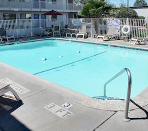 Motel 6 - Atascadero, CA