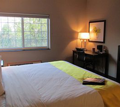 Okoboji Inn & Suites - Milford, IA