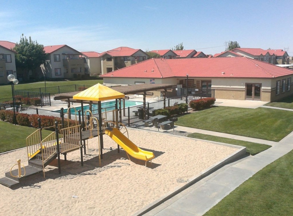 Village Oaks Apartments - Victorville, CA