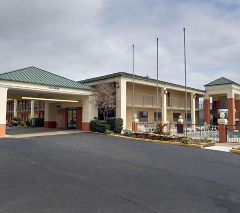 Quality Inn & Suites - Clarksville, AR