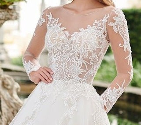 Lace & Glam Bridal Boutique - Knoxville, TN