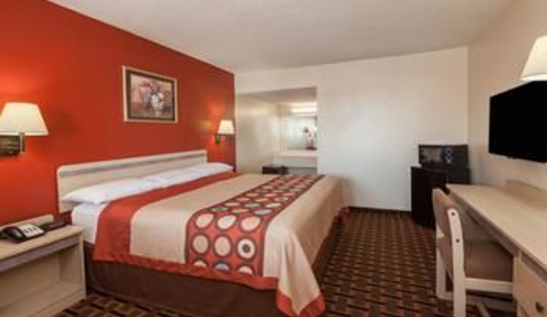 Super 8 by Wyndham Athens TX - Athens, TX